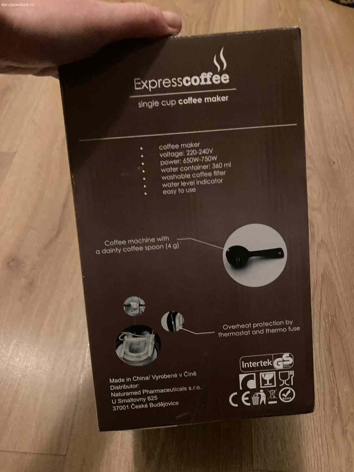 Elektrický kávovar. Daruji automatický kávovar na překapávané kafe, použitý cca 10x, funkční, ale nevyužiji

K vyzvednutí Nusle, ve všední dny večer od 18h dál / o víkendu po domluvě