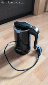 Elektrický napěňovač a ohřívač mléka