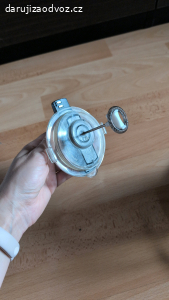 Elektrický napěňovač a ohřívač mléka