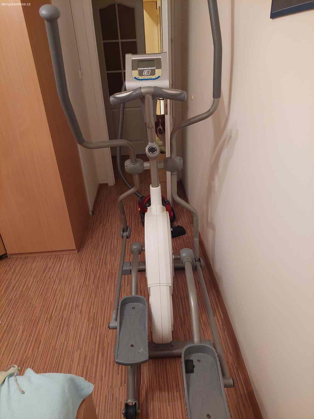 Eliptický trenazer. Starší fitness trenažer.Málo pouzivany.