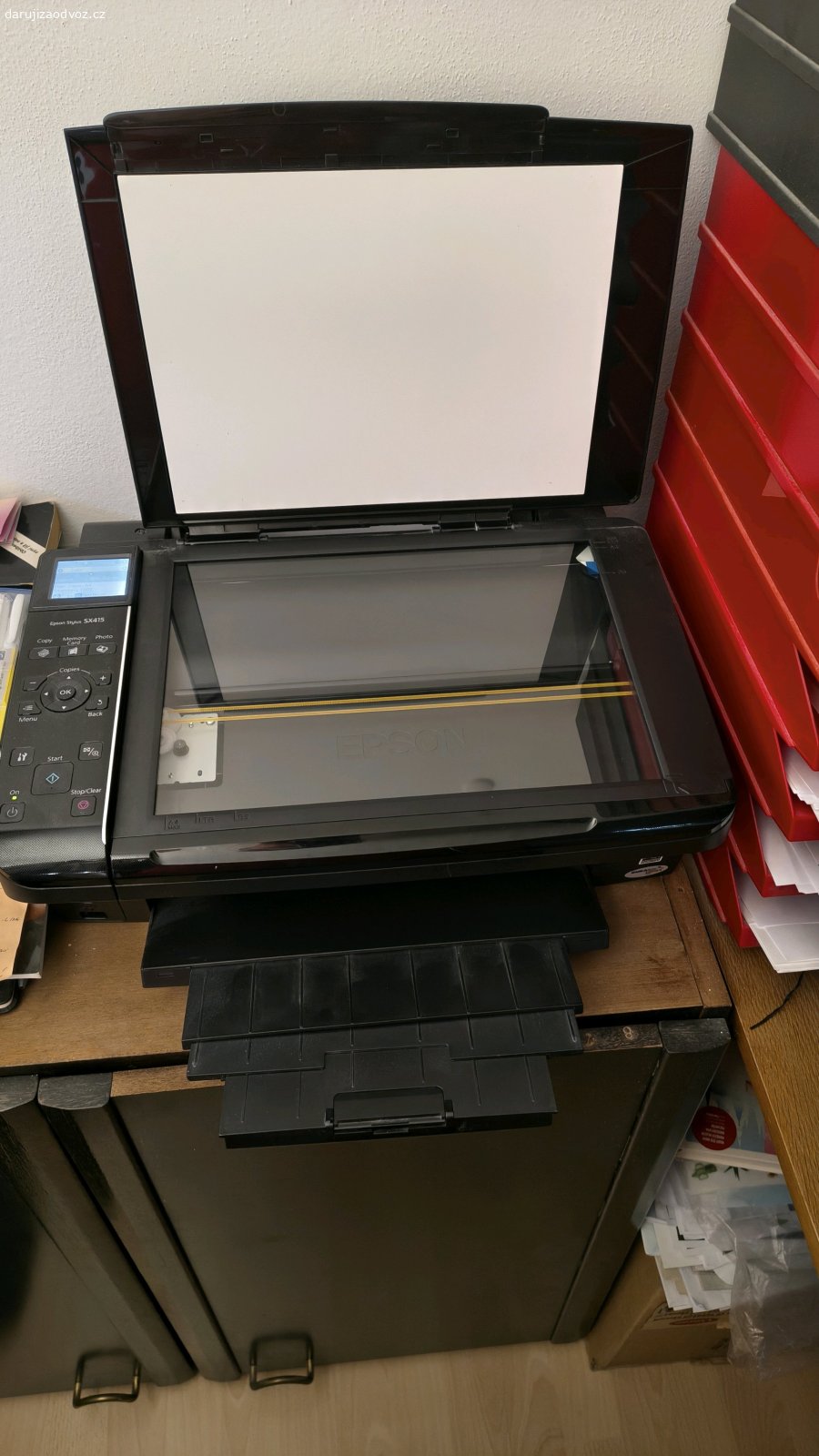Epson stylus SX415. Multifunkční tiskárna, je potřeba vyčistit tiskové hlavy, scanner i kopírka je funkční.