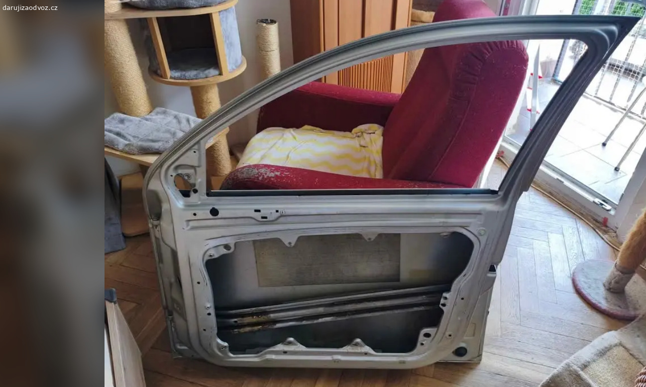 Fabia 1 Combi - pravé přední dveře STŘÍBRNÉ. Připraveny na výměnu, nakonec nevyužity. Zakoupeny na autovrakovišti. Osobní převzetí Praha 10 Skalka.