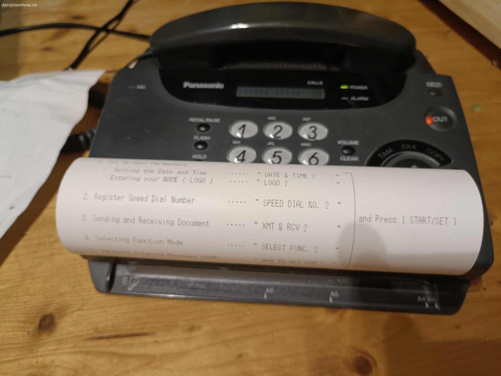 Fax Panasonic UF-S1. Ahoj,
daruji Panafax UF-S1 
Po zapojení normálně reaguje a dokonce i tiskne nápovědu. Tiskový válec uvnitř je ještě i poměrně velký. 
Někomu snad ještě poslouží.
Hezký den!