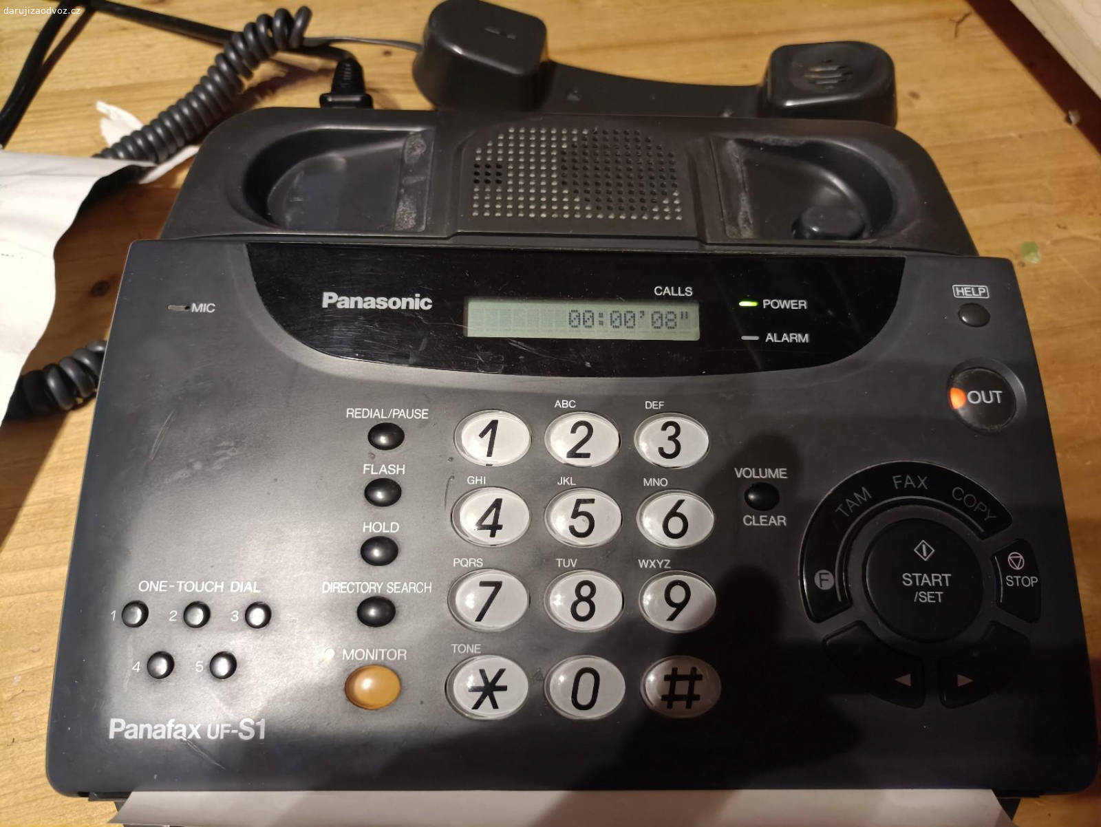 Fax Panasonic UF-S1. Ahoj,
daruji Panafax UF-S1 
Po zapojení normálně reaguje a dokonce i tiskne nápovědu. Tiskový válec uvnitř je ještě i poměrně velký. 
Někomu snad ještě poslouží.
Hezký den!