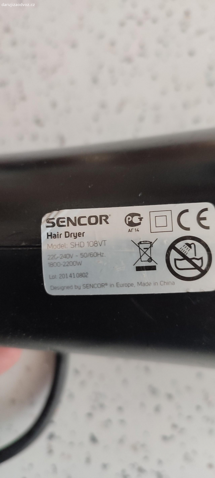 Fén. Daruji za odvoz fén značky Sencor. Funkční. Opraveny kabel do zásuvky (viz. foto)