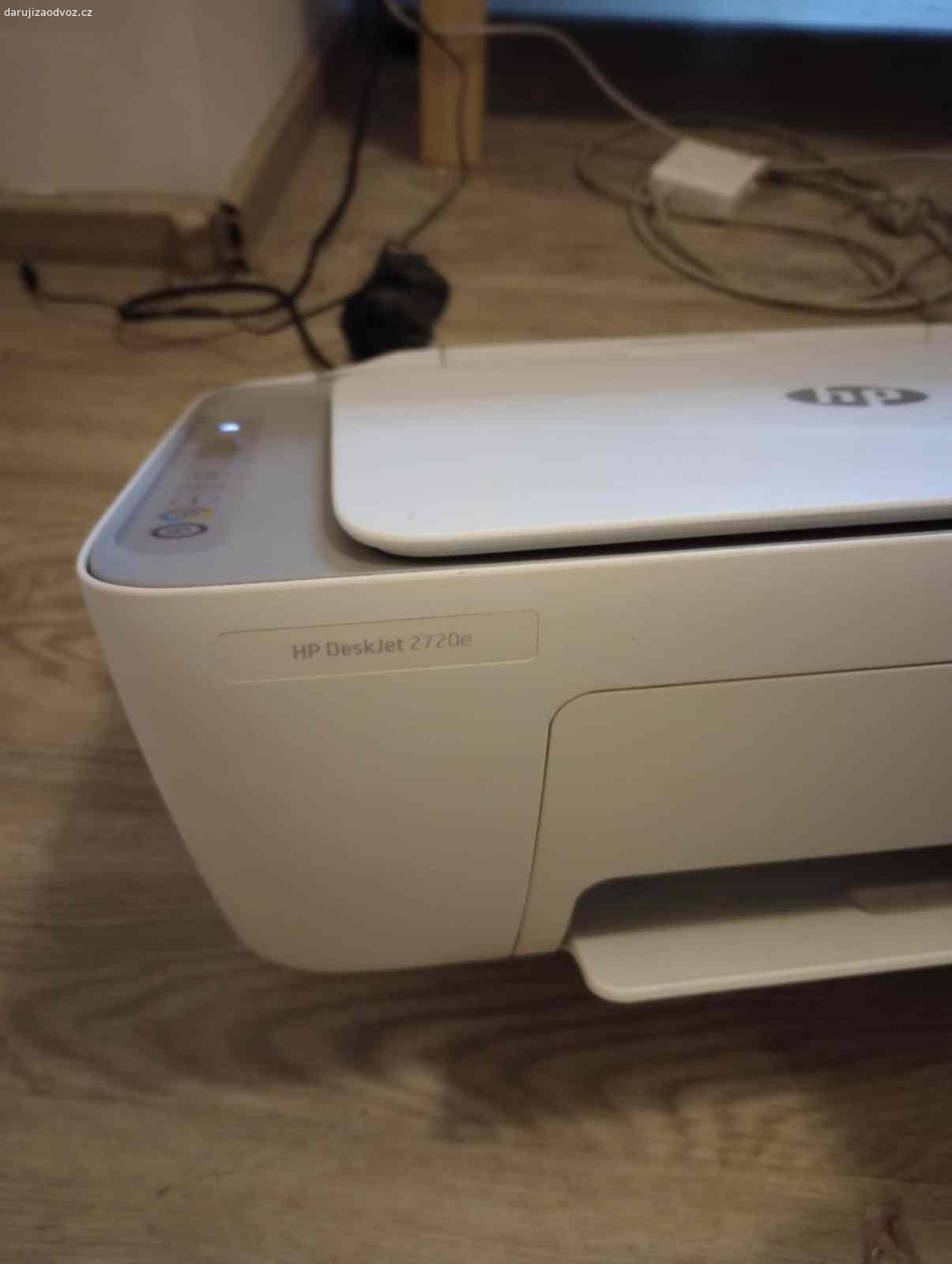 FREE! HP DeskJet 2720E All-in-One Printer. Has not been in much use, just the very first cartridge of ink has been used. Works perfectly, but you'll need to buy the ink. You can see more details of this printer here:
https://www.softcom.cz/eshop/hp-deskjet-2720e-all-in-one-printer-hp-_d254917.html

You can pick it up in Brno near Detska Nemocnice tramstop.

I don't speak Czech!