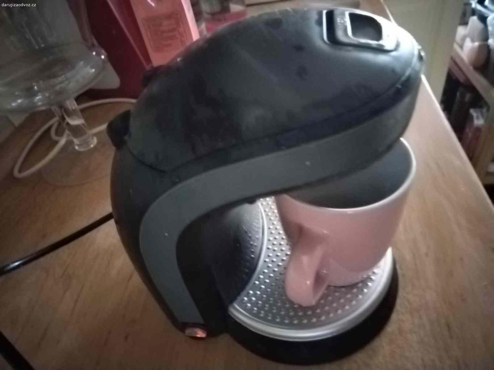 Funkční kávovar na kávu, čaj. Nabízím (třeba za čokoládu Milka, není podmínkou) funkční kávovar na kávu, nebo čaj, součástí je sítko, viz foto. Překapávač je k odvozu Praha 10-Stašnice