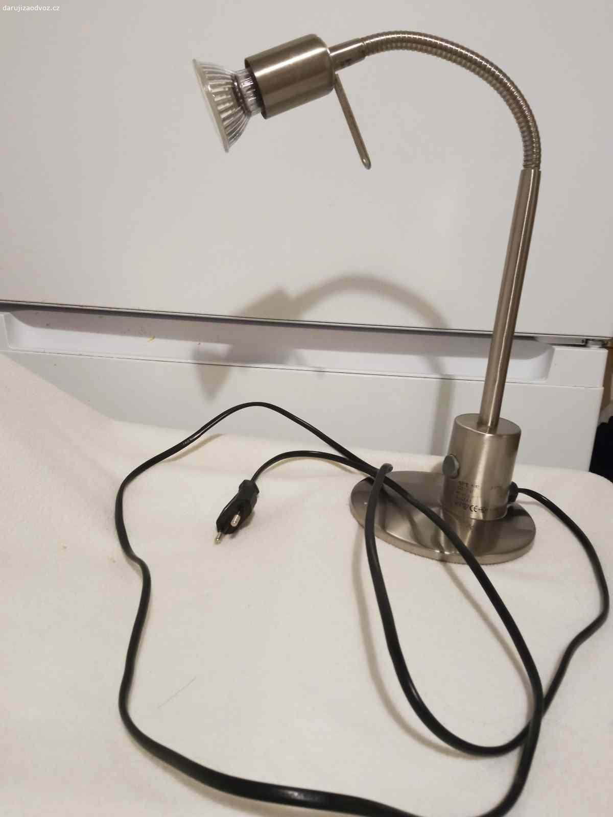 Funkční lampička EGLO. Lampa funkční  ohýbací, / viz . co je na fotu/, žárovku vyměnit, nechávám pro ilustraci.
Možno zaslat za 119 korun.