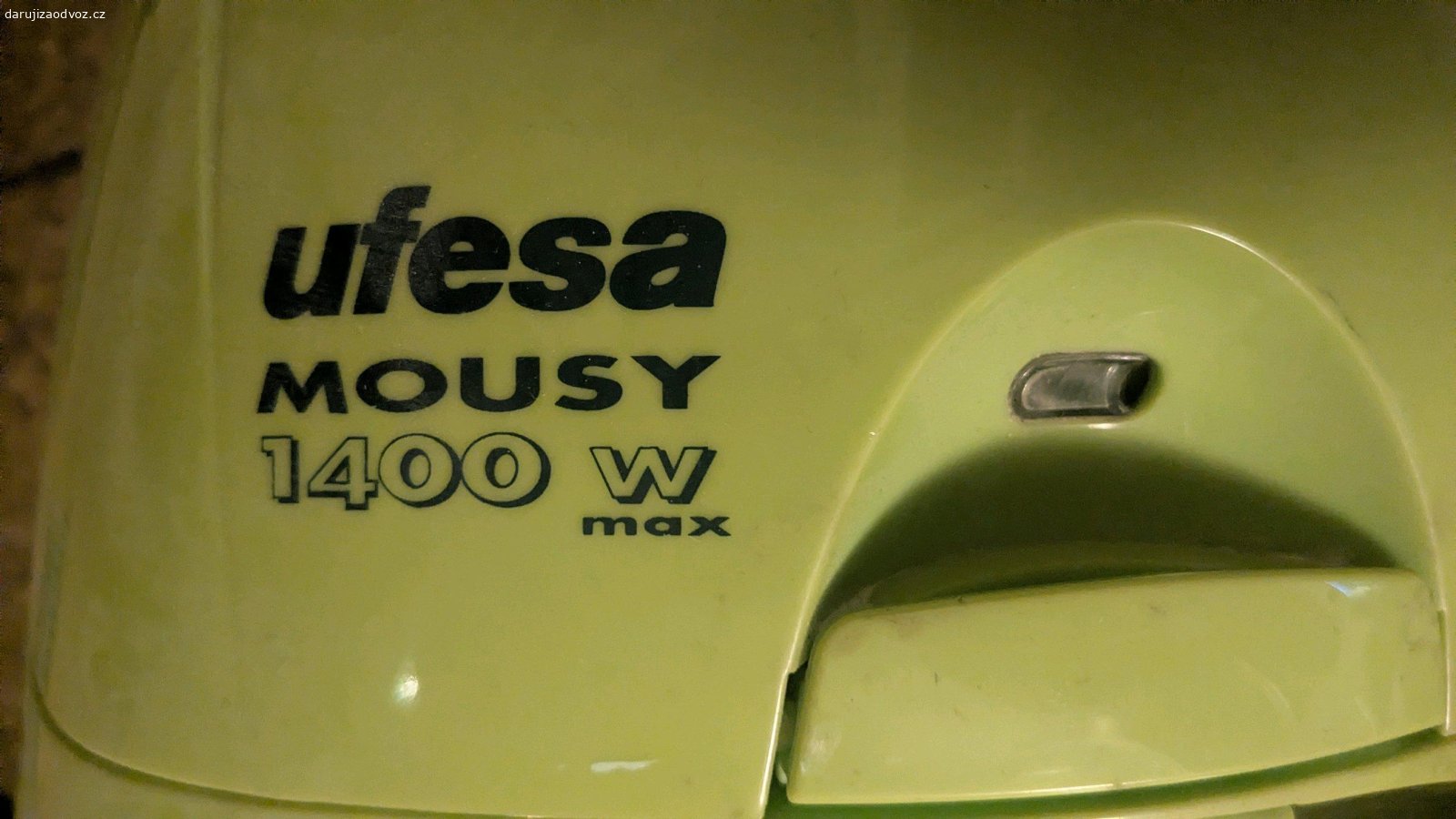 Funkční lux. Daruji za odvoz funkční lux (Ufesa mousy 1400 W) včetně dvou pytlíku na výměnu (doufám, že tam pasují)