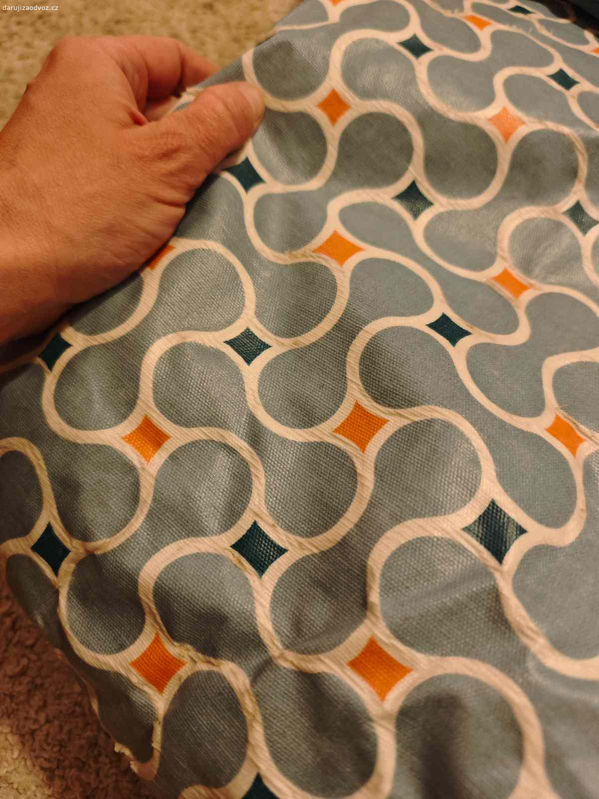 Fusak podzimni. Vrchní vrstva je už lehce popraskana,takže velký déšť nezvládne.ale určitě ještě poslouží.vcetne vsadky na menší dítě a pouzdra na pásy.