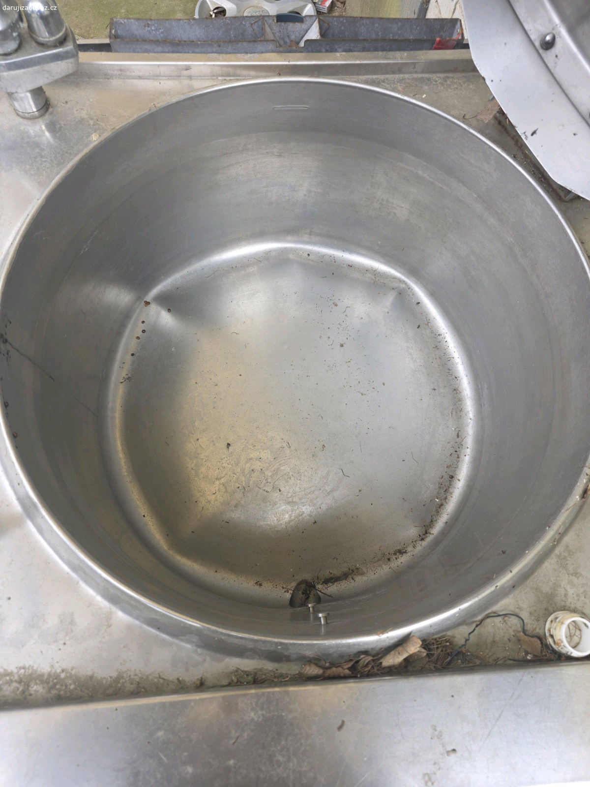 gastronomický kotel. vypouklé dno, jinak plně funkční
