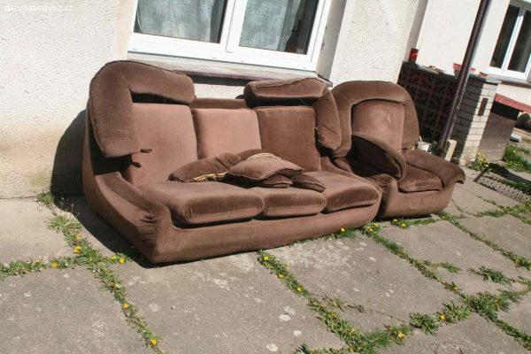Gauč a dvě křesla