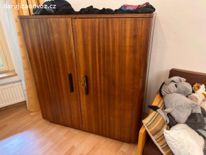 Gauč a skříň - spěchá