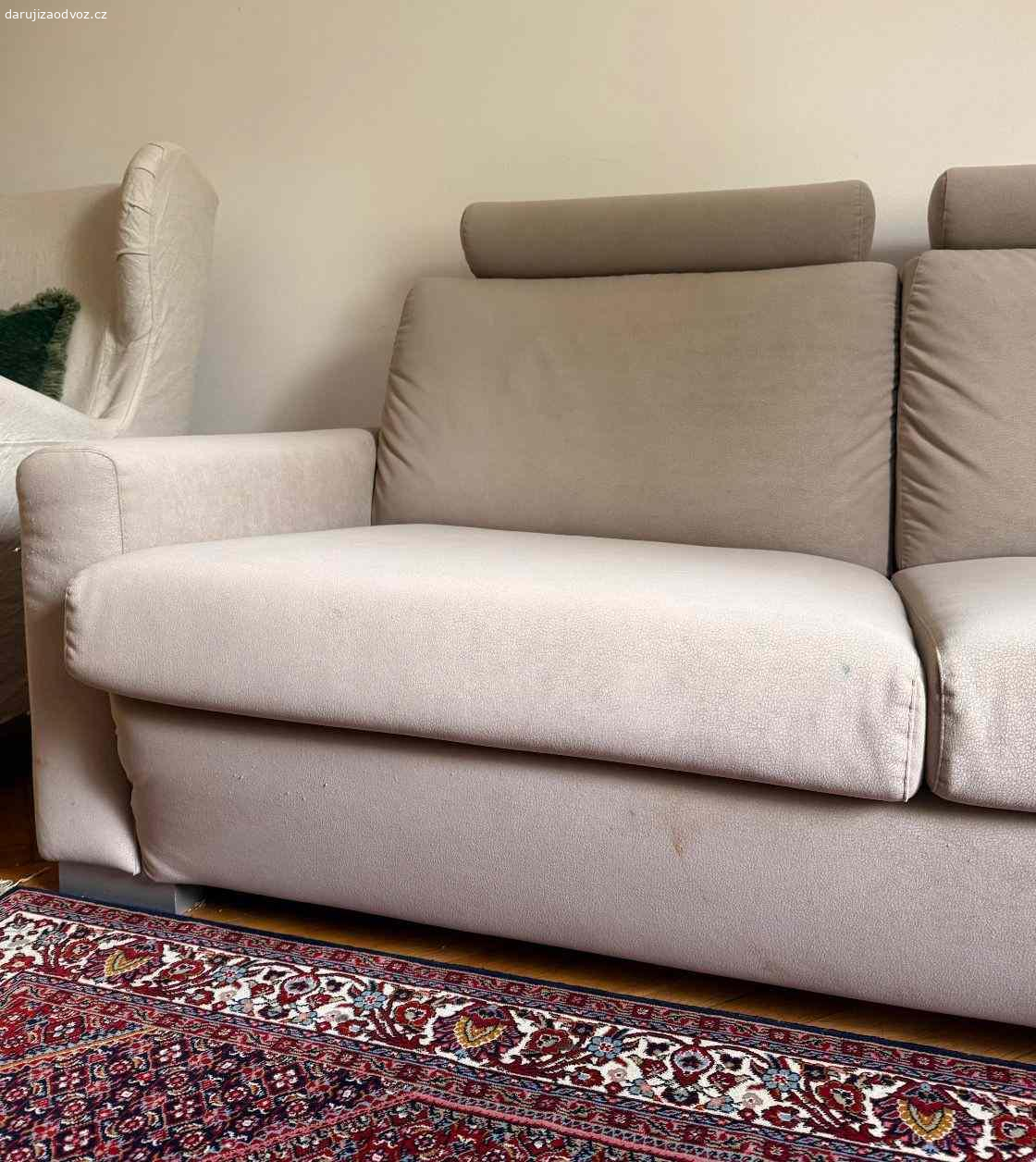 Gauč pohovka rozkládací za odvoz. Daruji za odvoz gauč o rozměrech 190cm šířka a 95 cm hloubka.
Je trochu rozpadlý, ale funkční.
Dá se i rozložit, ale bylo by třeba vyspravit boky, aby držely u sebe a gauč se nerozpadl. Chce to někoho šikovného.

Osobní odběr Praha 6 Dejvice.