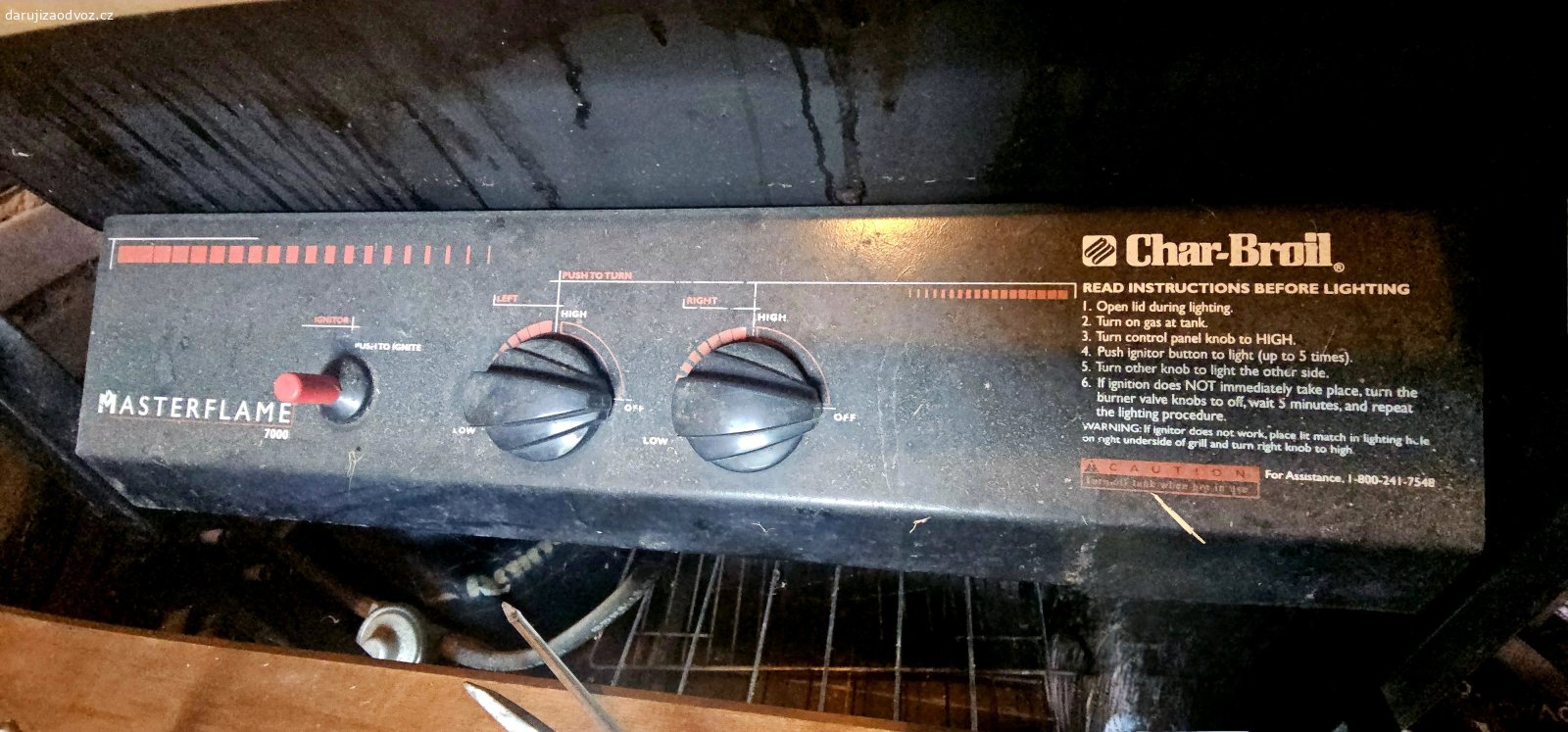 Gril za odvoz. Daruji gril za odvoz Char Broil Masterflame 7000. 
Před pár lety jsme ho používali a byl plně funkcni6, od té doby je uložený, kvůli zdravotní dietě ho nepoužíváme.
Celková výška 115xm, šířka 132. Měl by tedy být funkční. Jen je nutno očistit.