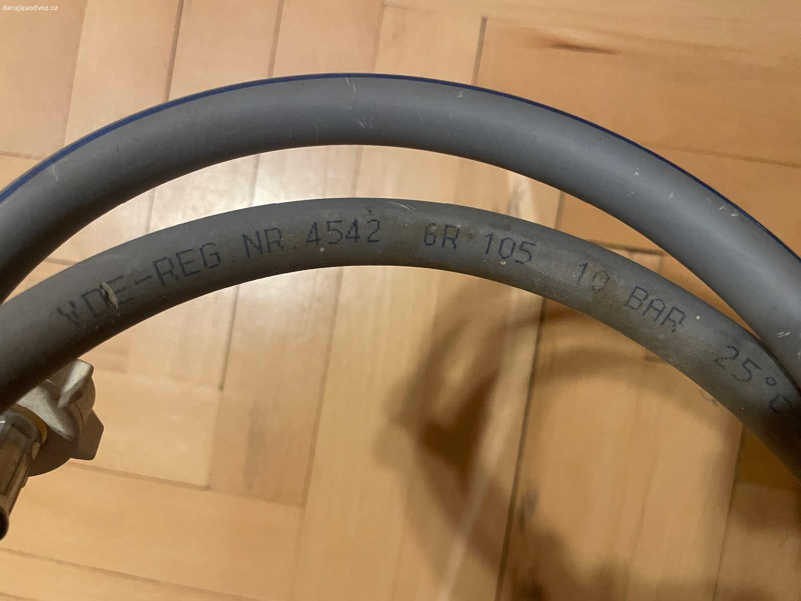 Pračková hadice s kolenem - délka 2 m. Daruji pračkovou hadici s kolenem - délka 2 m. Bez vad. K vyzvednutí po předchozí domluvě v Praze nebo středočeský kraj - Beroun, Kladno, Rakovník, Nižbor, Zbečno. Daruji další věci ZA ODVOZ viz. inzeráty!