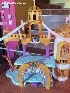 Hasbro My Little Pony Závod na zámku