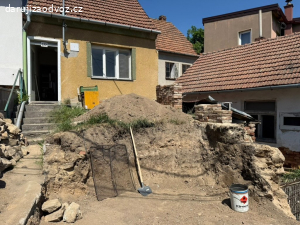 Hlína z předzahrádky
