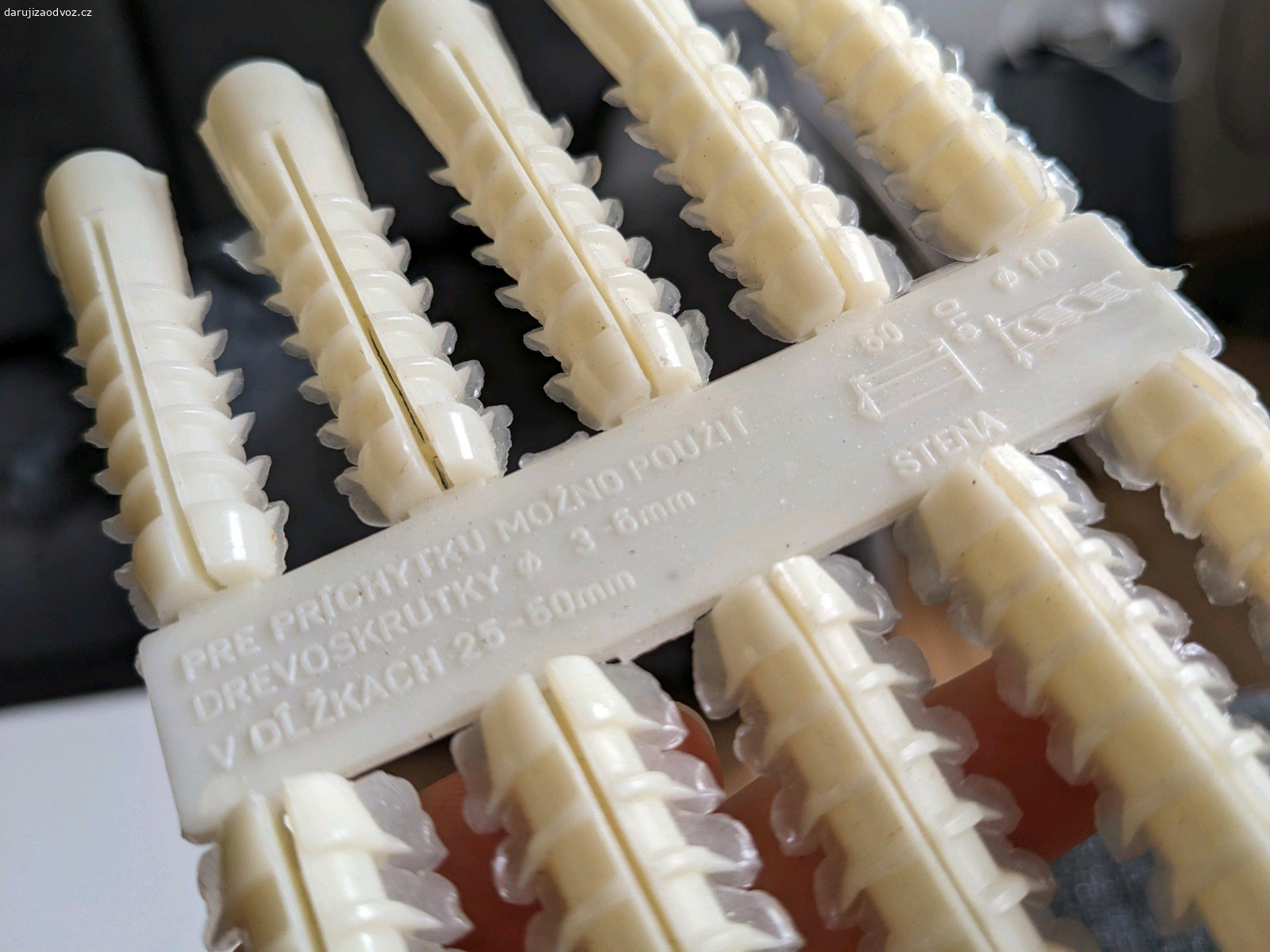 hmoždinky. hmoždinky