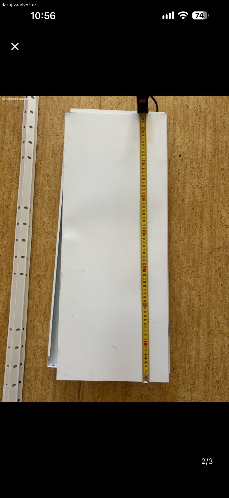 housle a regál 4 police. Předám za odvoz tyto věci současně. Pegál  původně myslím z ikea, spojovací materiál součásti, 4 police (74x30). PROSÍM SMS - odnos prosím dnes, čas k domluvě