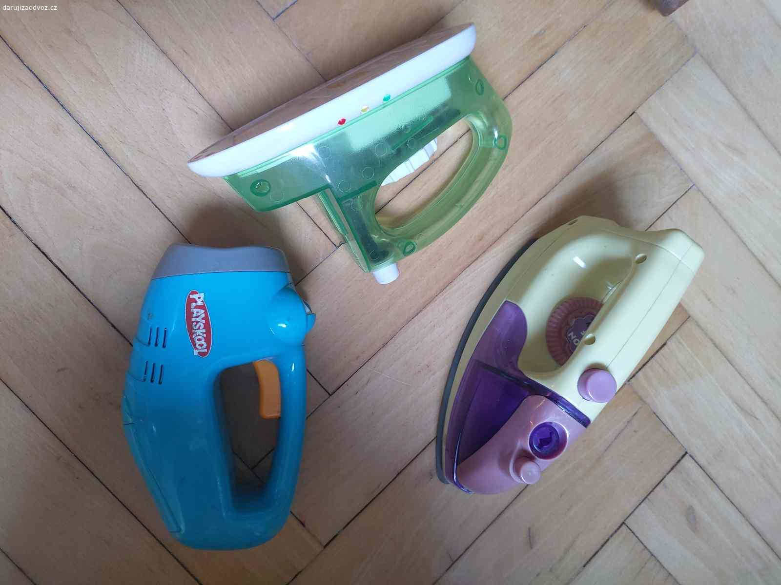 Hračky na baterky. Daruji za odvoz, funkčnost neznámá...