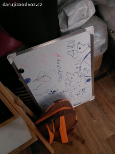 Hromada hraček po dceři