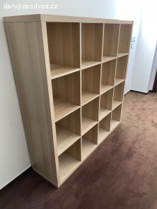 Ikea Kallax a postel s úložným prostorem