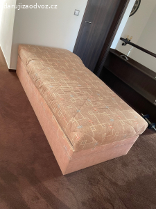 Ikea Kallax a postel s úložným prostorem