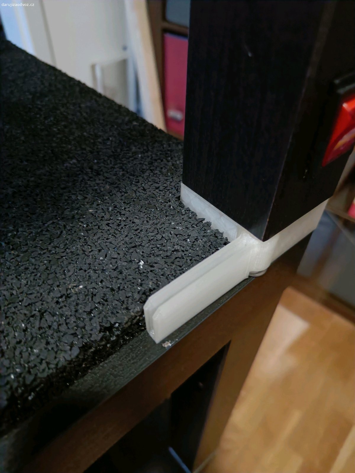 IKEA Lack regál na 3D tiskárnu. Regál ze 3 spojených stolků IKEA Lack určený na 3D tiskárnu. Horní deska má držák filamentu a otvor pro jeho vedení. Horní 2 patra mají přípravu na desky z plexiskla. v jedné noze je vypínač např pro zapínání LED osvětlení (není součástí). 

Vyzvednutí ideálně v podvečer 30.6., 1.7. nebo další týden.