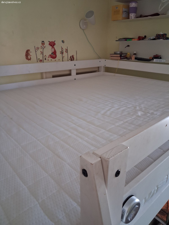 Ikea patro na spaní bílé +stůl