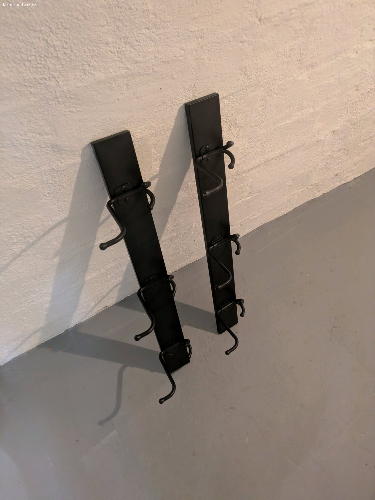 IKEA pinning. IKEA věšák na zeď, 2ks. v odpoledních hodinách nebo po domluvě
