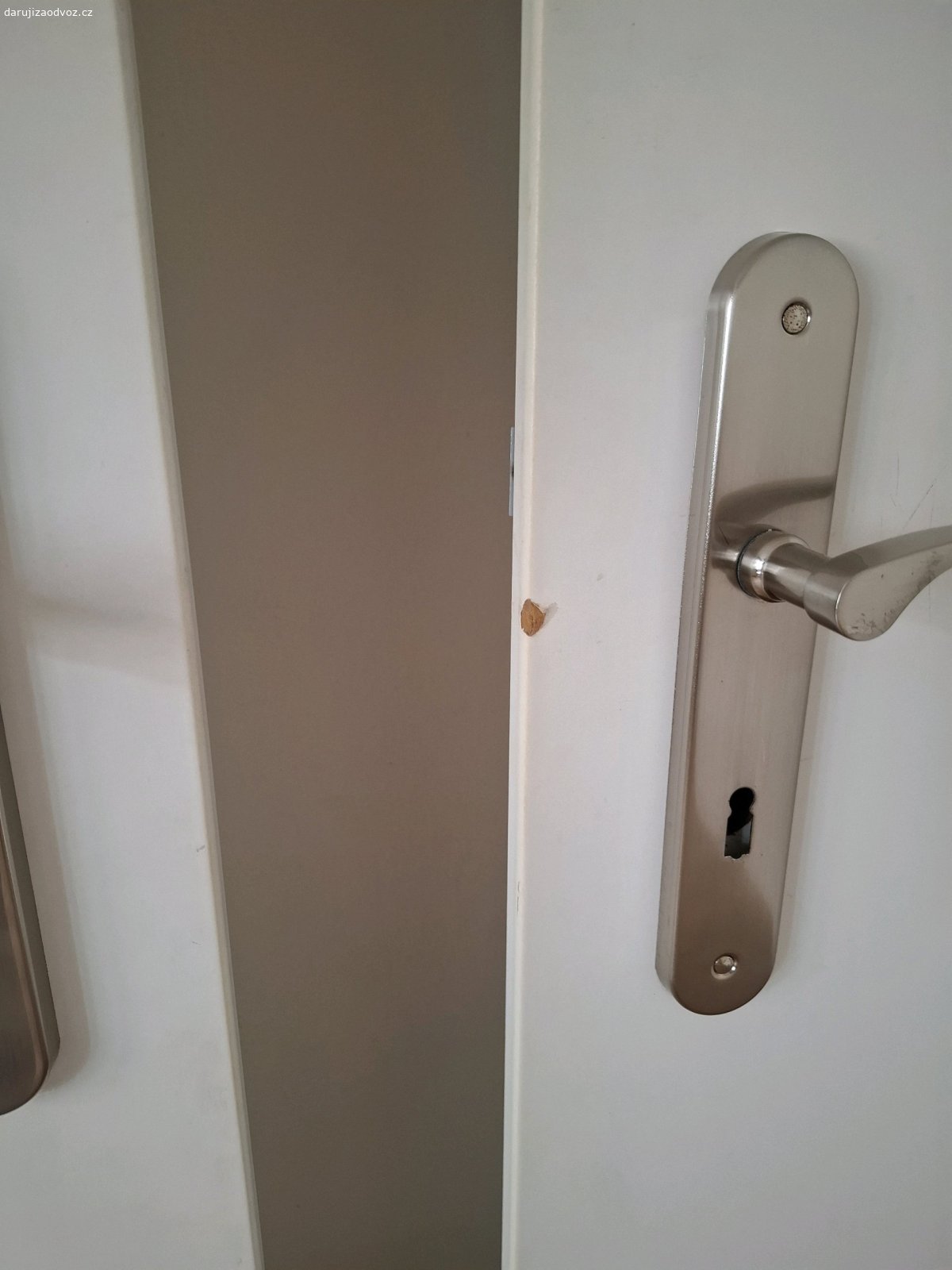 Interierové dveře. Pravé prosklené 85x195
Levé plné 74x199
Pravé plné 64x199