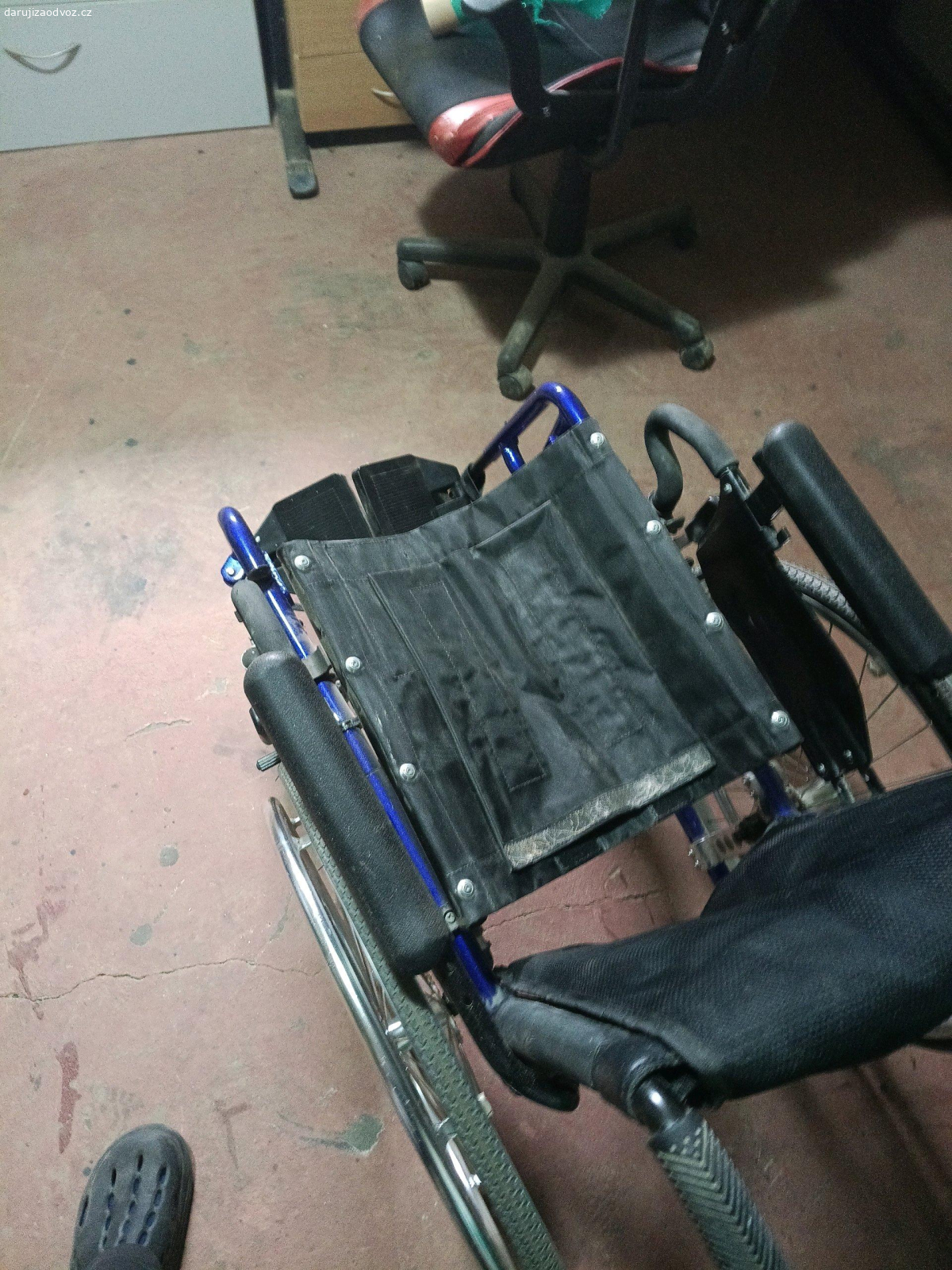 invalidní vozík. daruji za odvoz invalidní vozík plně funkční minimálně použitý Praha 9 Hloubětín