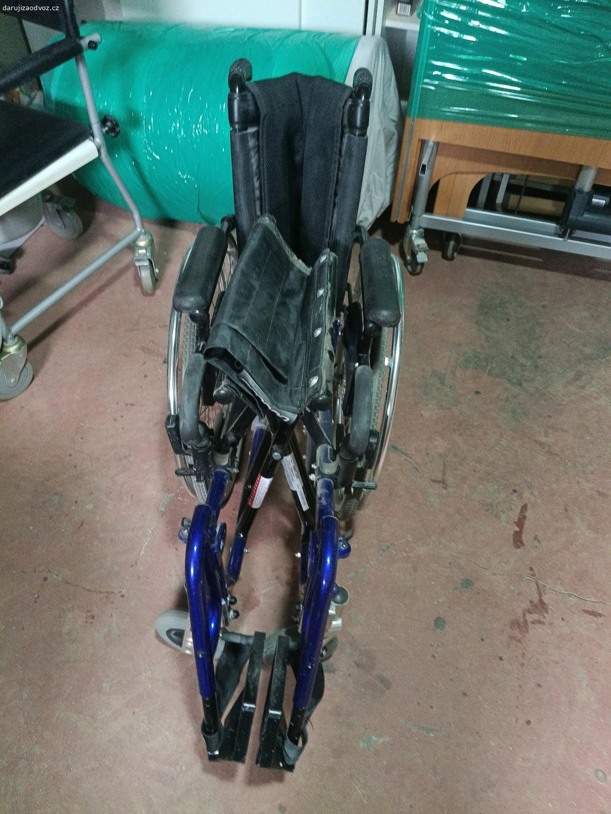 invalidní vozík. daruji za odvoz invalidní vozík plně funkční minimálně použitý Praha 9 Hloubětín