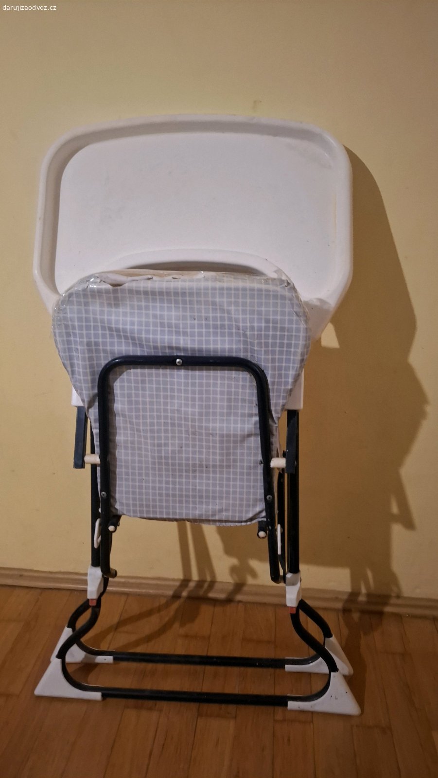 jidelní sedačka. opravit čalounění,  jinaj funkční