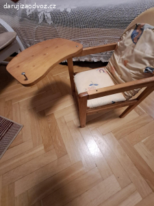 Jídelní stolek a motorka