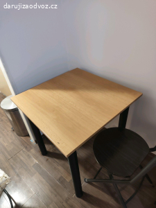 Jídelní stůl