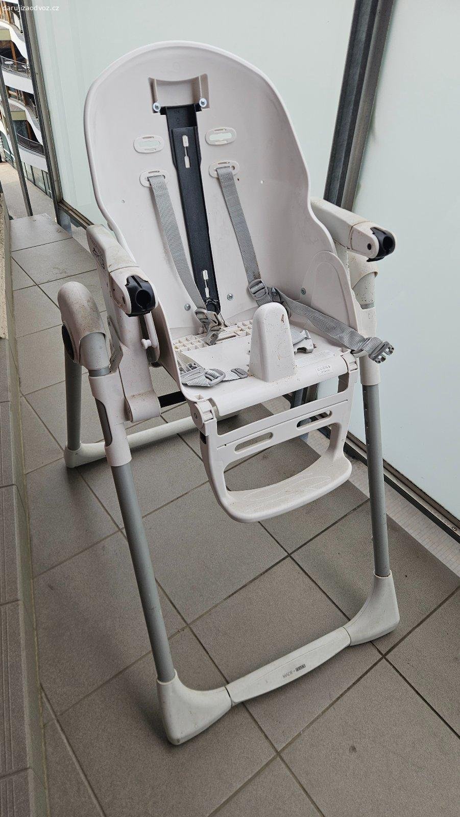 Jídelní židlička Peg Perego. Nechám za odvoz italskou dětskou jídelní Peg Perego. Je potřeba trochu omýt a dokoupit potah