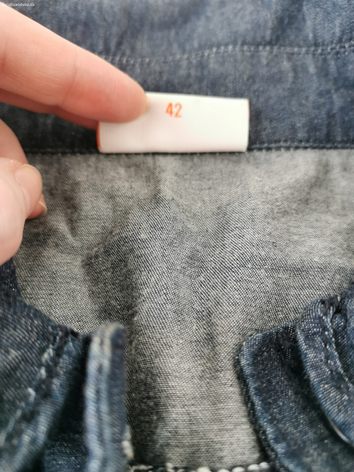 Kabátek vel 42. Daruji