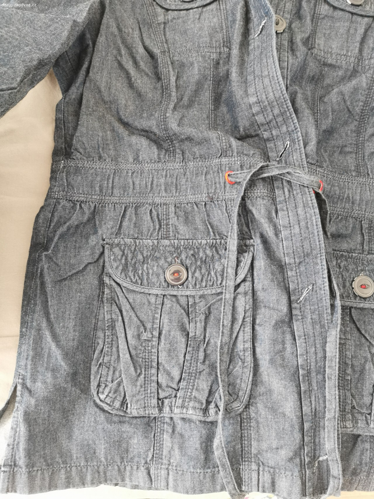 Kabátek vel 42. Daruji
