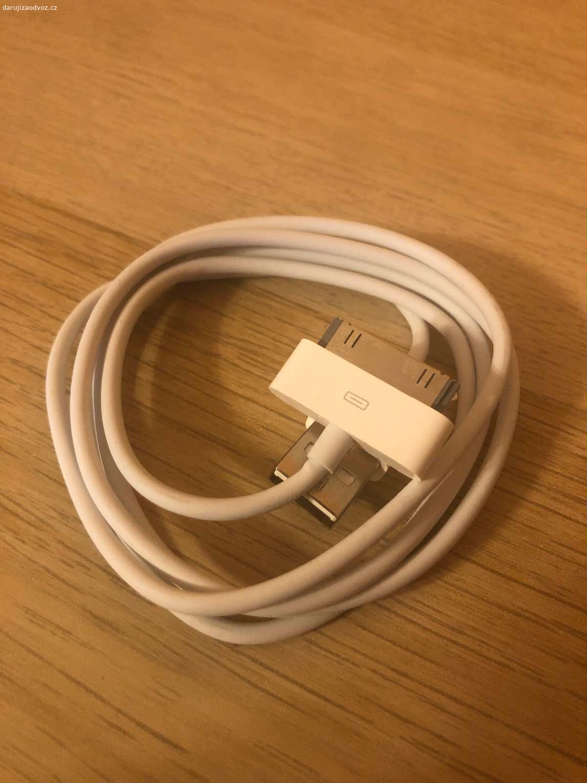 Kabel na Apple iPod. Daruji kabel na Apple iPod. K vyzvednutí po předchozí domluvě v Praze nebo středočeský kraj - Beroun, Nižbor, Zbečno