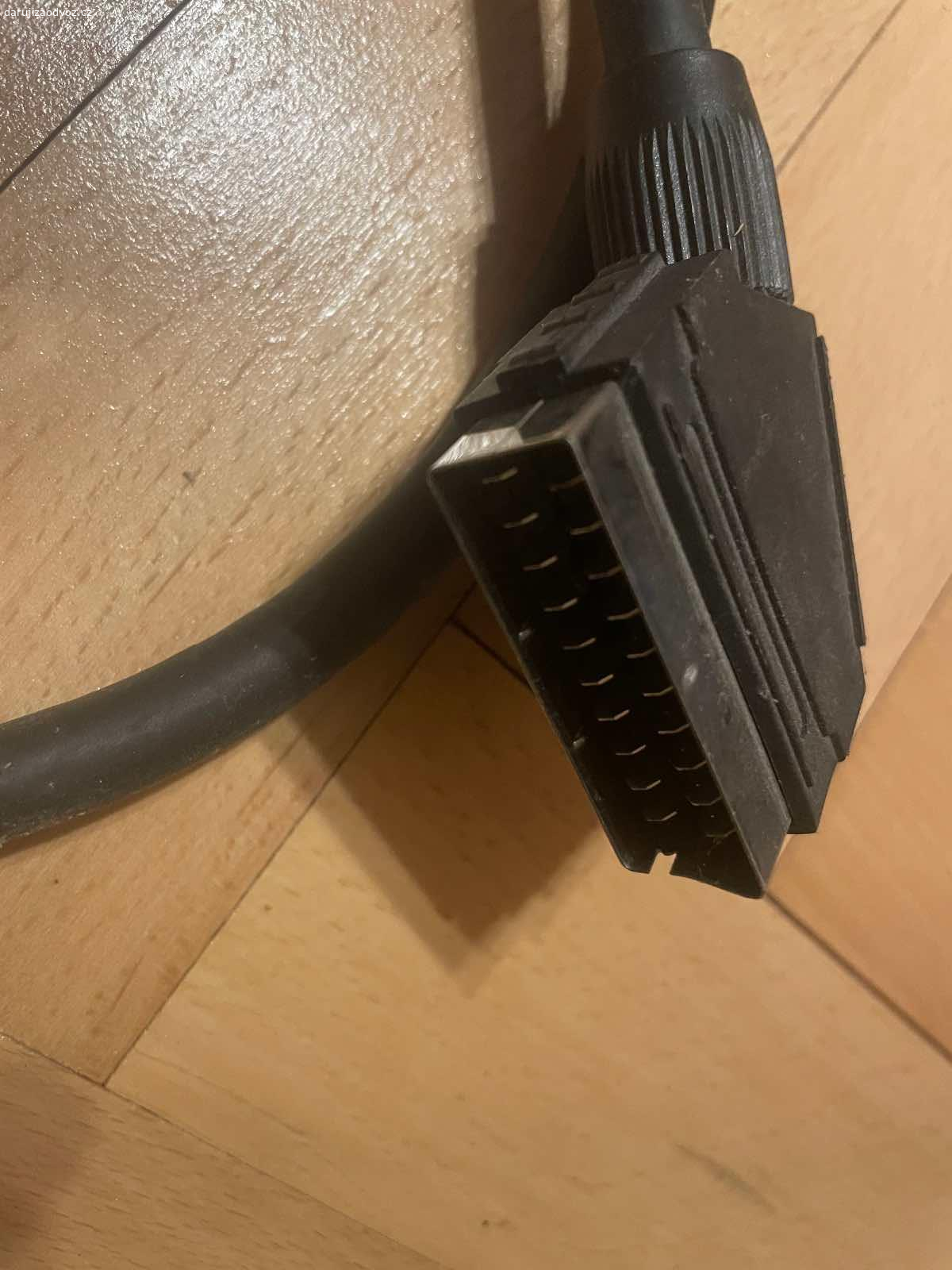 Kabel SKART - délka cca 1m. Daruji funkční kabel SKART - délka cca 1m. Bez vad! K vyzvednutí po předchozí domluvě v Praze nebo středočeský kraj - Beroun, Nižbor, Zbečno. Daruji další věci za ODVOZ viz. inzeráty!