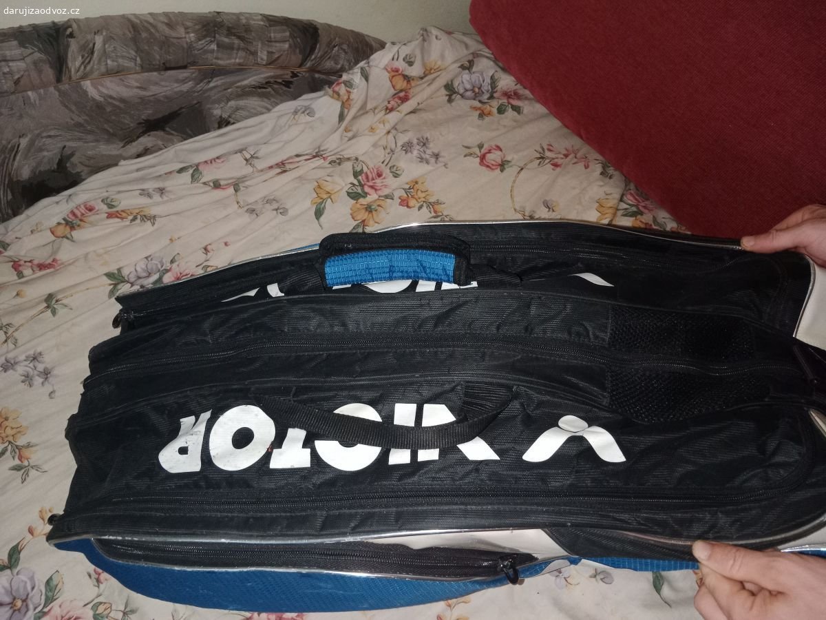 Kabela na badmintonové rakety. Objemná,plno kapes.
Perfektní stav,pouze osobní odběr v Komárově.
Prosím o telefon,zavolám ohledně domluvy - na SMS a maily nemám čas