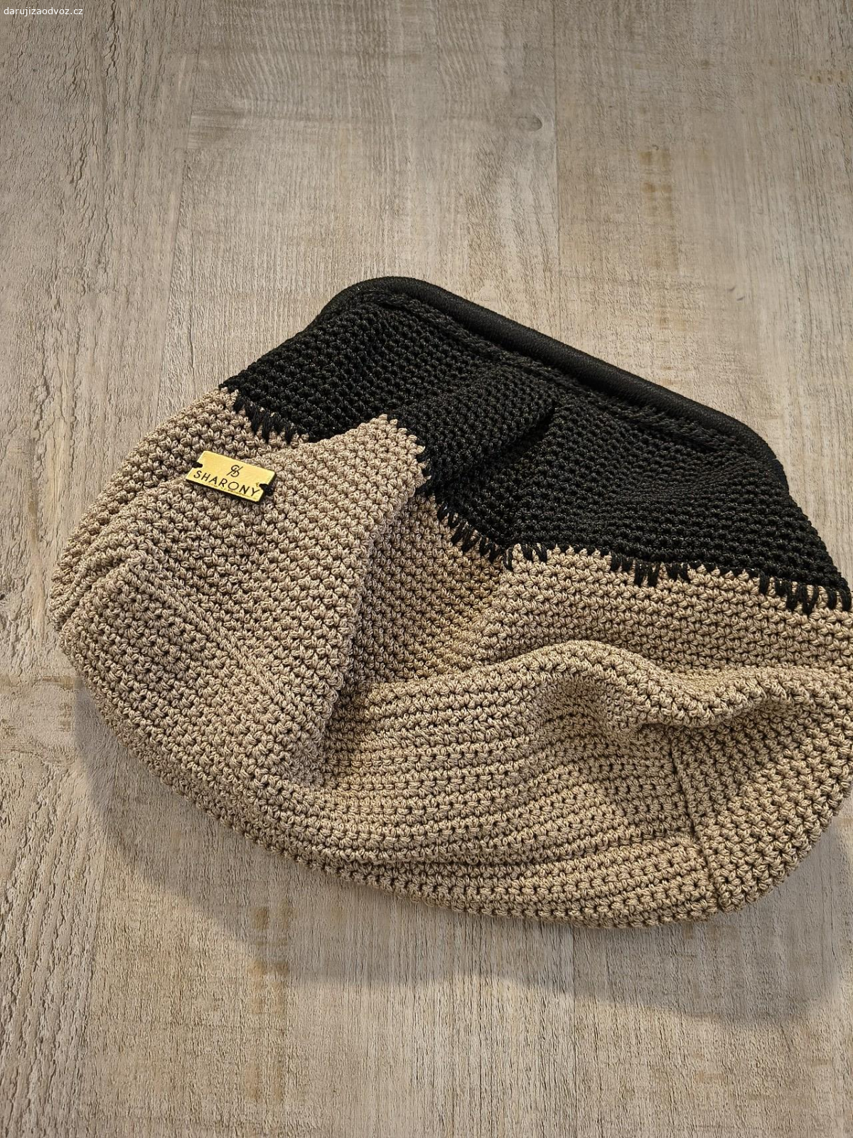 Kabelka Sharony. Kabelka do ruky, bez uší či popruhu. Zavírání sklapnutím

Pište pouze v případě vážného zájmu a rovnou s termínem možného vyzvednutí. Neposílám. Rezervuji po potvrzení termínu vyzvednutí z vaší strany.


Ovoce potěší, není podmínkou.