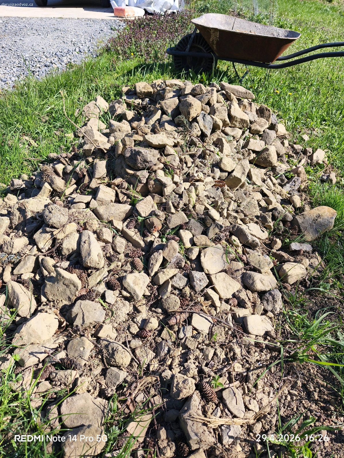 Kamení do podsypu. Za odvoz.