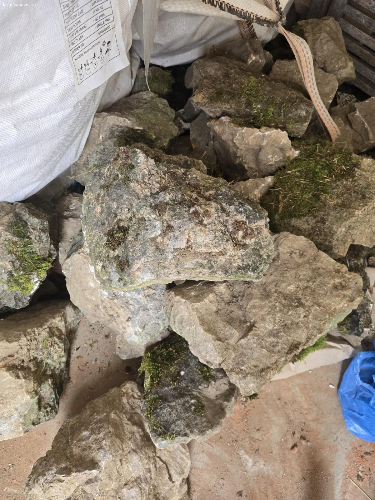 Kameny. daruji kameny z foto 10-15ks. za poplatek mohu dovézt po Berouně.