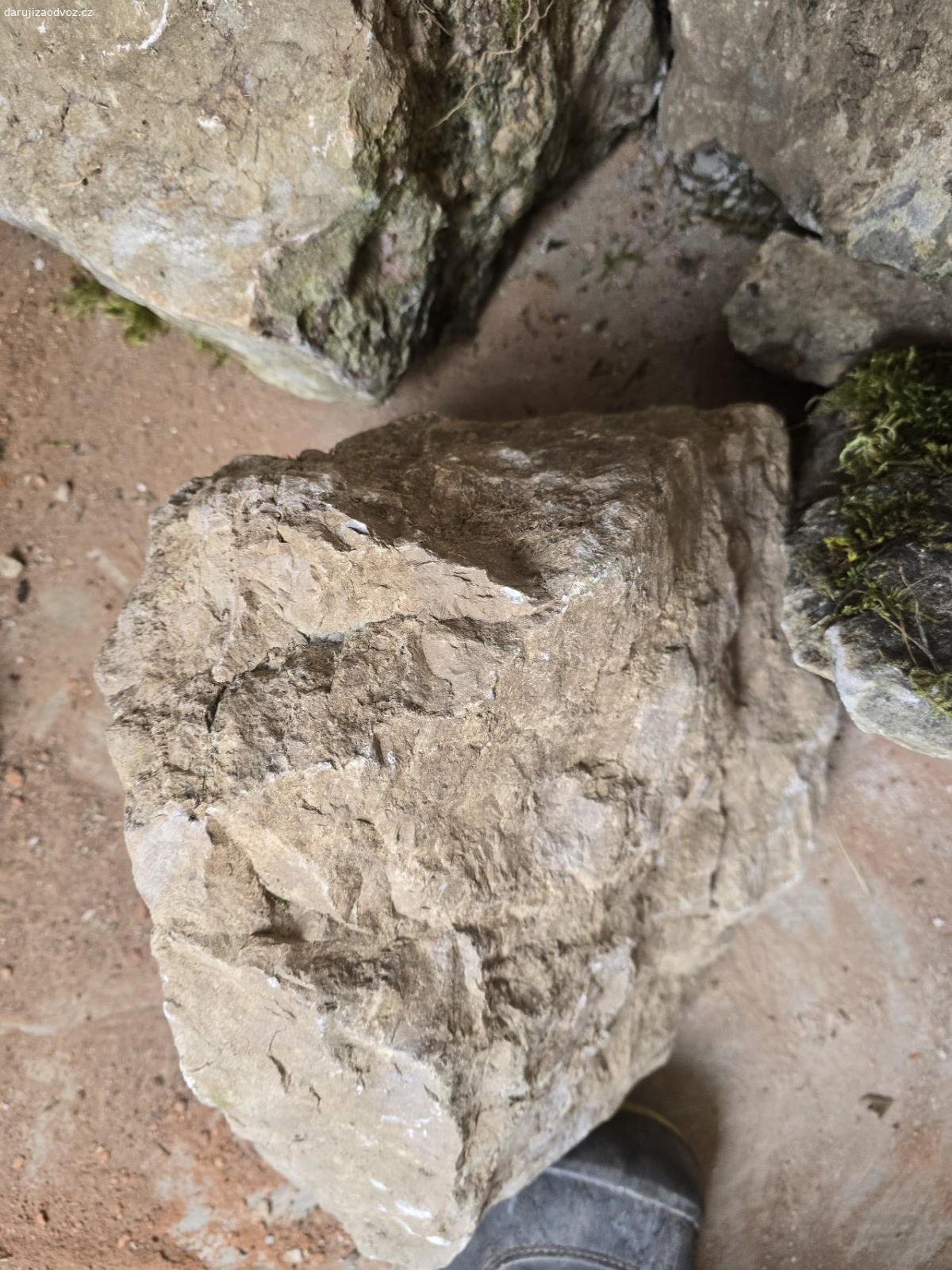 Kameny. daruji kameny z foto 10-15ks. za poplatek mohu dovézt po Berouně.