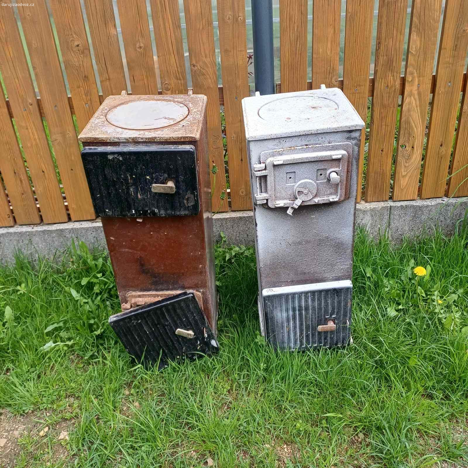 Kamna. Daruji za odvoz stara kamna, nalezovy stav. Osobni vyzvednuti v obci Cekov.