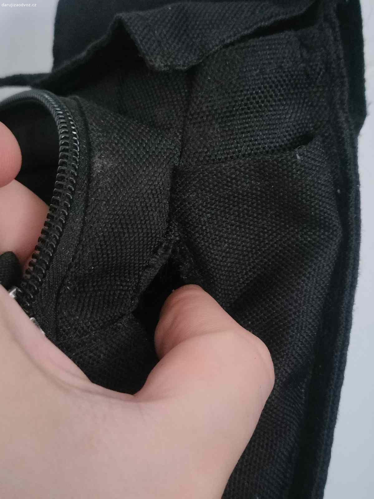 Kapsa na opasek. Daruji za odvoz , je potřeba zašít