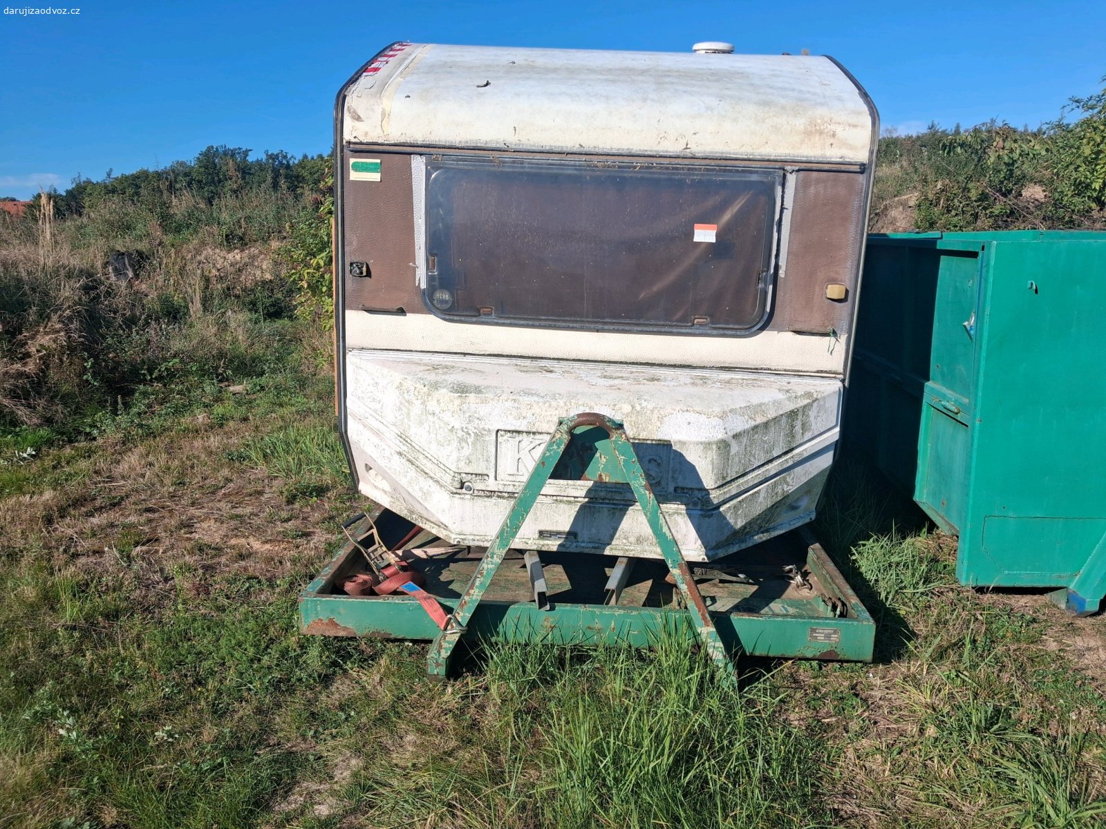 karavan za odvoz. Daruji karavan na fotografii zdarma za odvoz